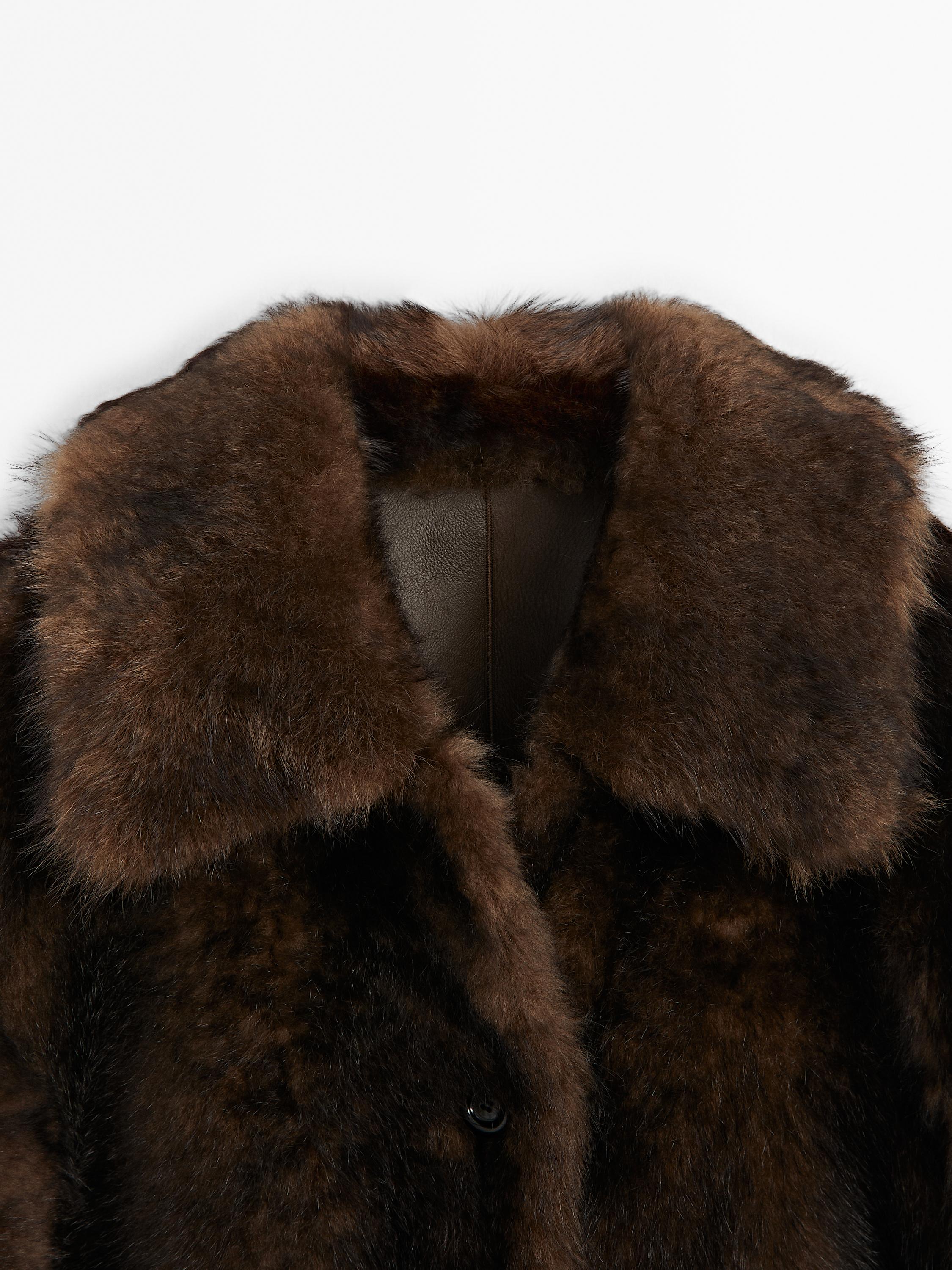 Manteau court en peau